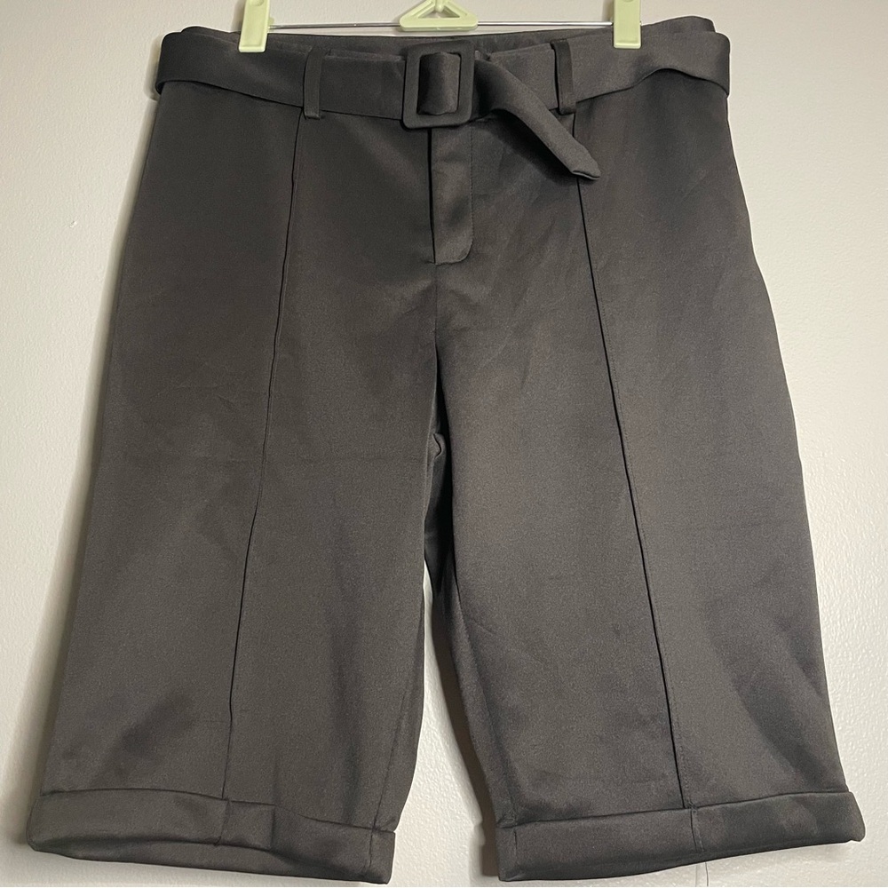 FASHION NOVA Women’s shorts bermudas biker style SZ/L w/belt NWT